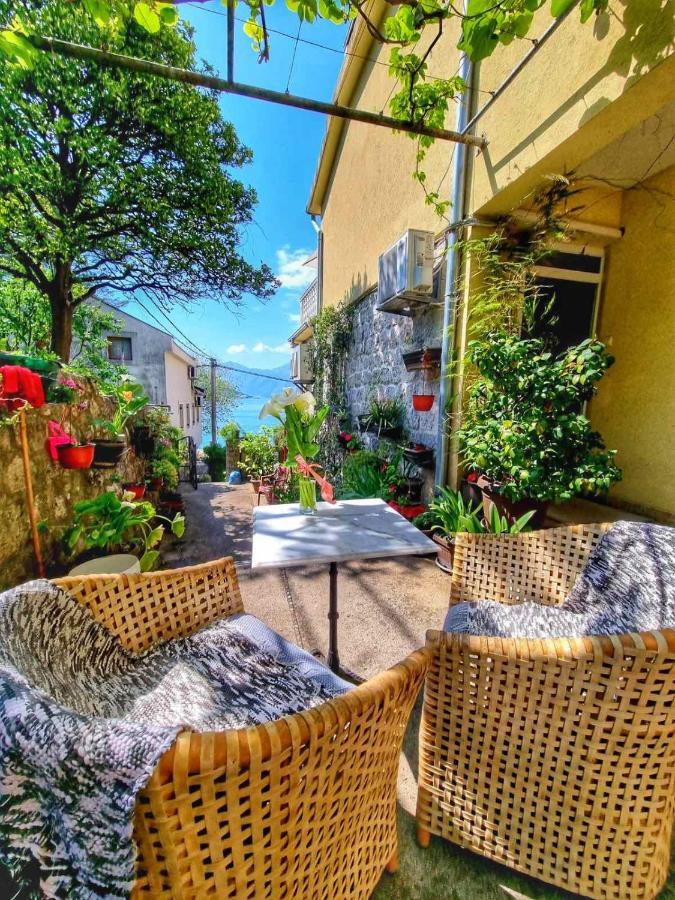 Apartment On The Shore Of The Bay Of Kotor With Free Wi-Fi Kültér fotó