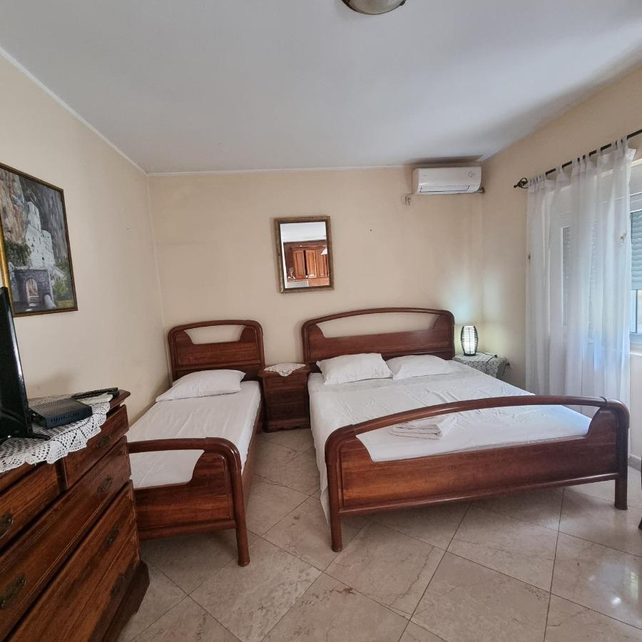 Apartment On The Shore Of The Bay Of Kotor With Free Wi-Fi Kültér fotó