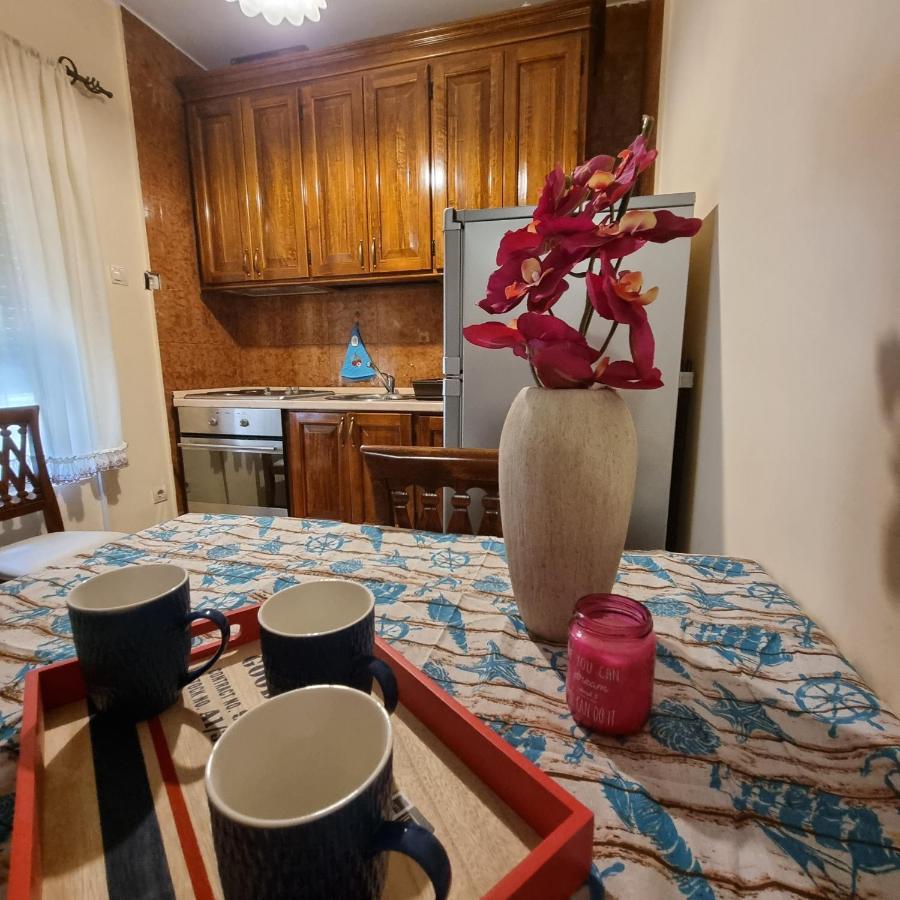 Apartment On The Shore Of The Bay Of Kotor With Free Wi-Fi Kültér fotó