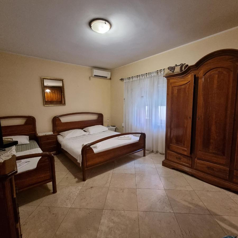 Apartment On The Shore Of The Bay Of Kotor With Free Wi-Fi Kültér fotó